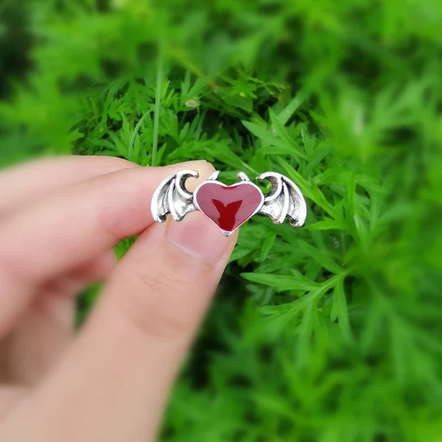 E15E for Vampire Bat Heart Wing Ring Black Red Color Alloy Gothic Punk Ring Female