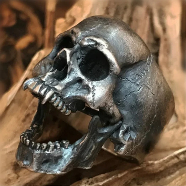 Gothic Skull Ring – Vintage Silver Skull Ring for Gothic and Alternative Fashion - ring