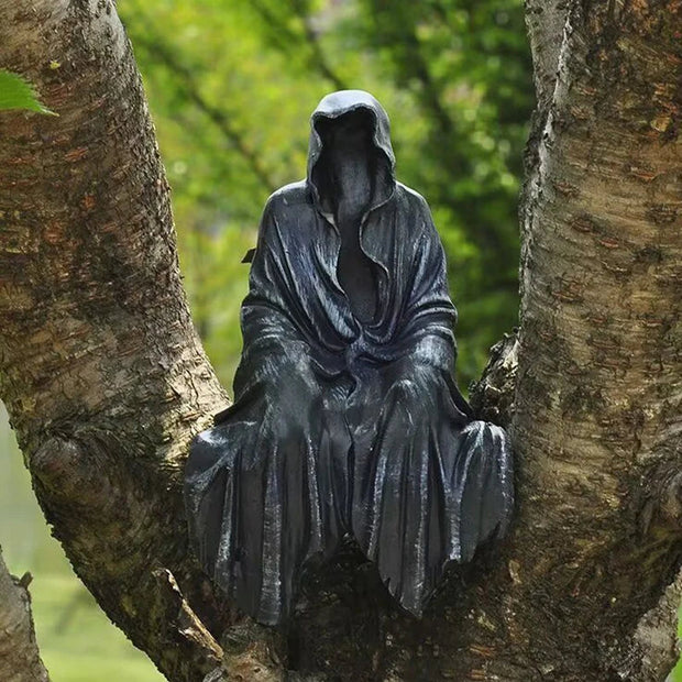 Hooded Phantom Statue – Enigmatic Gothic Decor for Halloween and Dark Fantasy Fans - Black - Desktop decorations